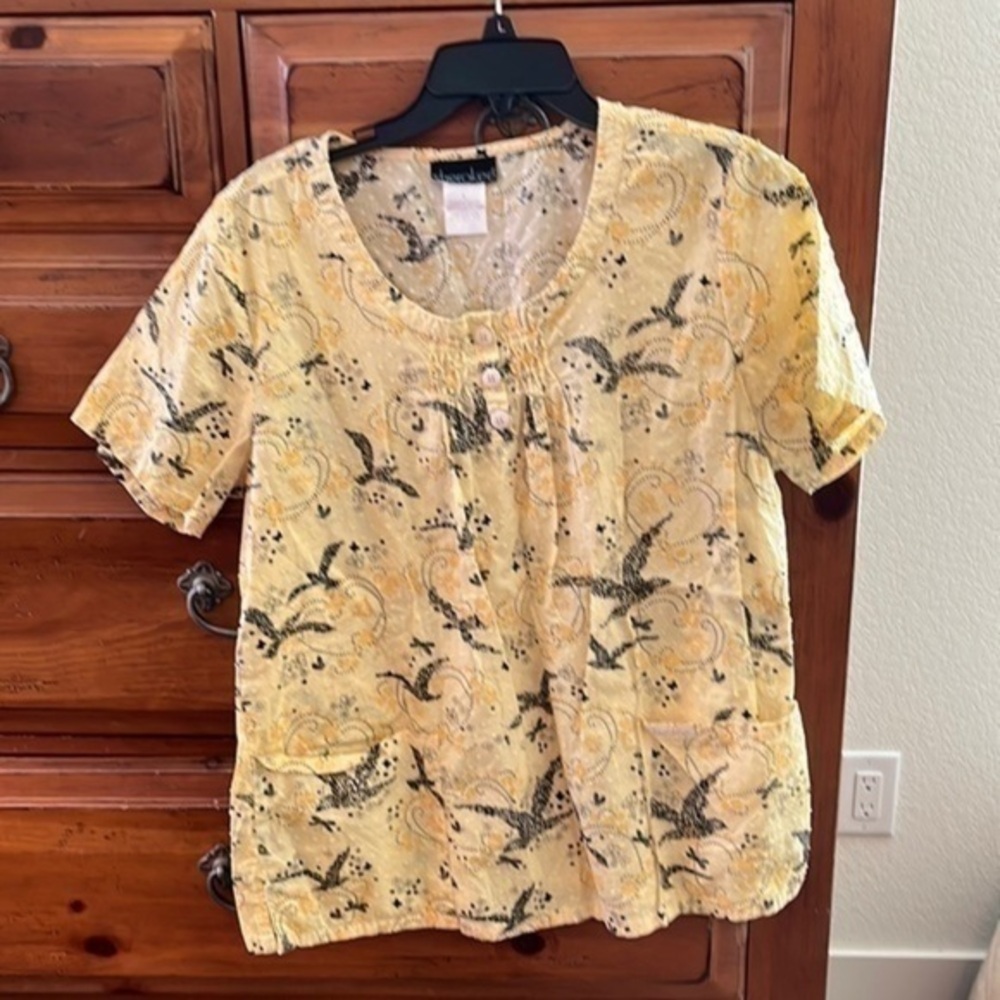 Cherokee Women’s yellow and black top, size large.